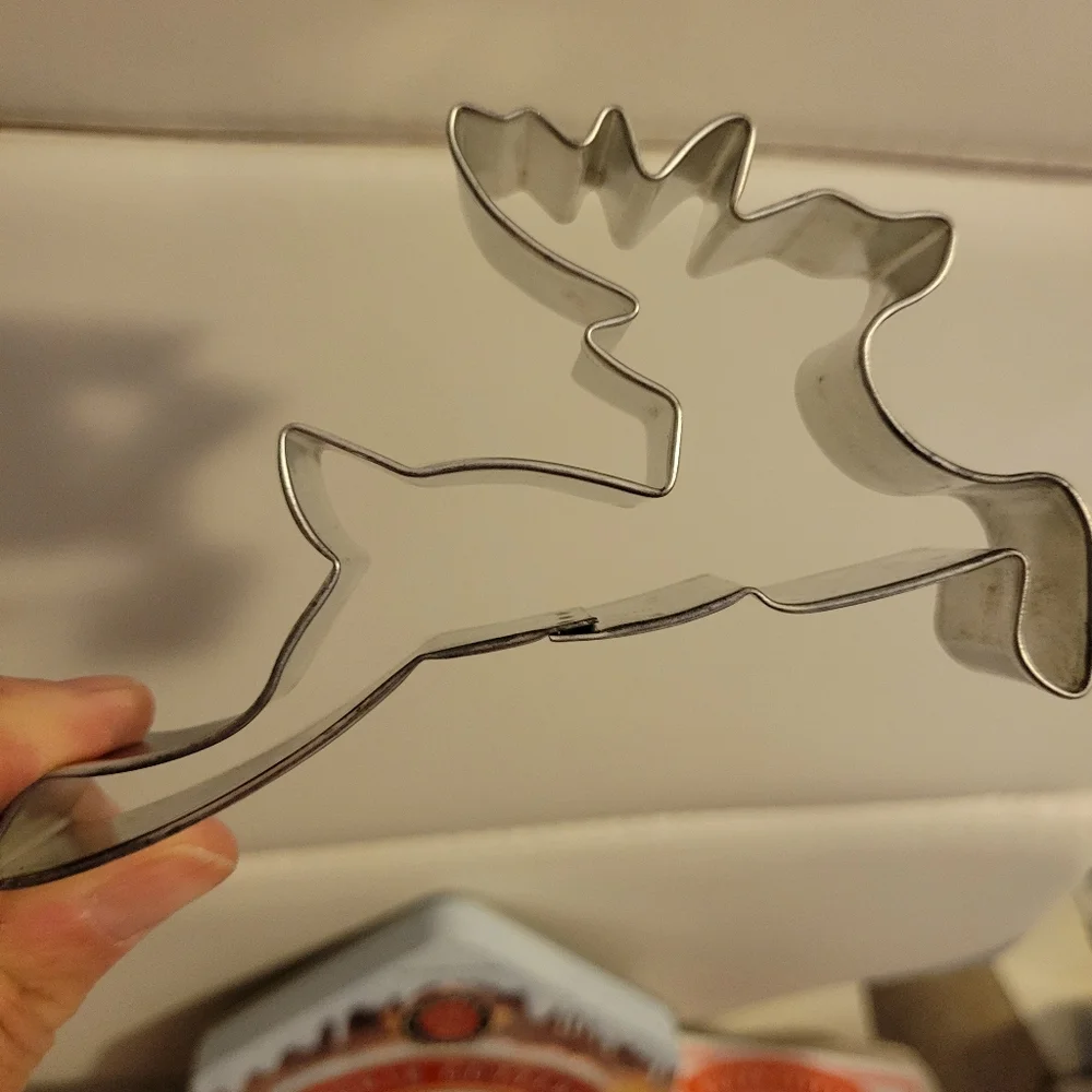 Williams Sonoma Santa's Cookie Workhsop Tin Cookie Cutter Set ~ Cute ~ Like New